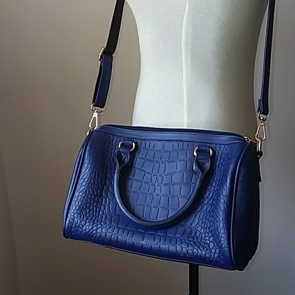 Handbags - NWOT Blue Crocodile Embossed Pattern Purse